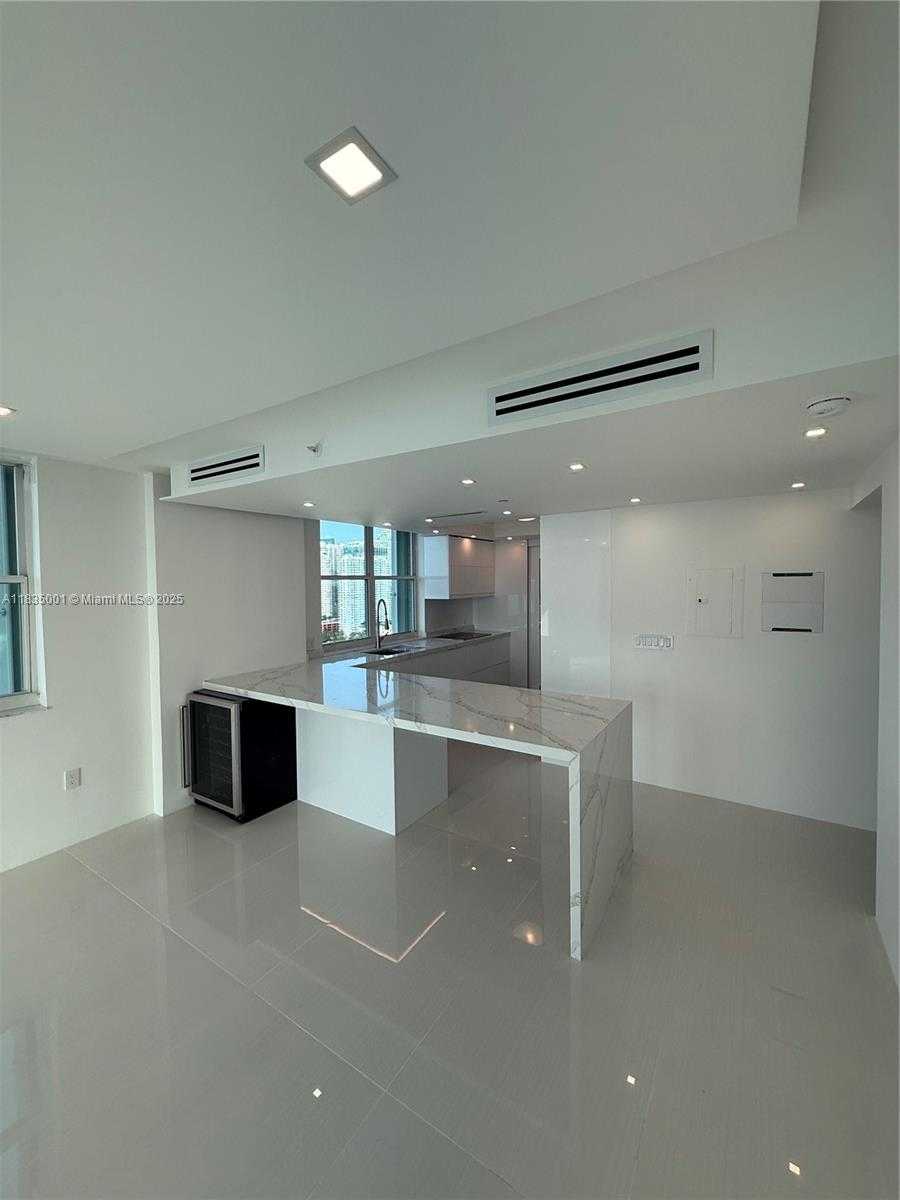 Small Image of 800 CLAUGHTON ISLAND DR #2405, Miami Number 11