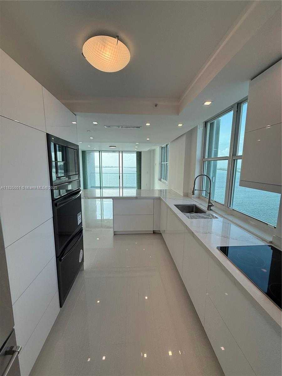 Small Image of 800 CLAUGHTON ISLAND DR #2405, Miami Number 2
