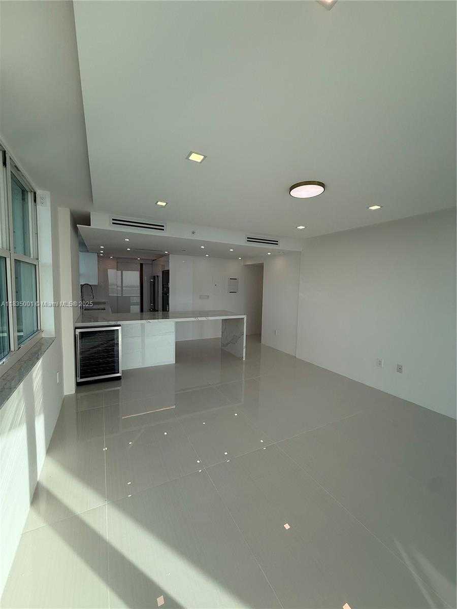 Small Image of 800 CLAUGHTON ISLAND DR #2405, Miami Number 4