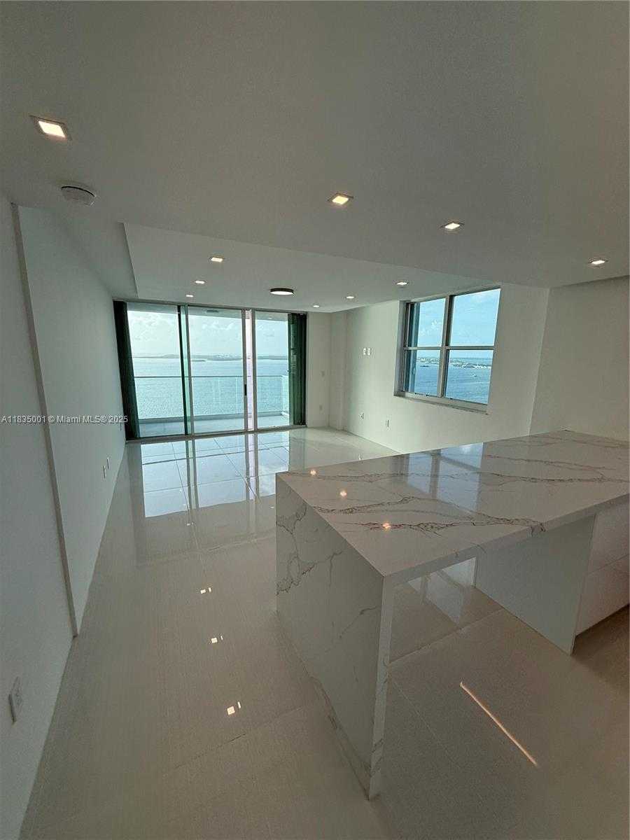 Small Image of 800 CLAUGHTON ISLAND DR #2405, Miami Number 7