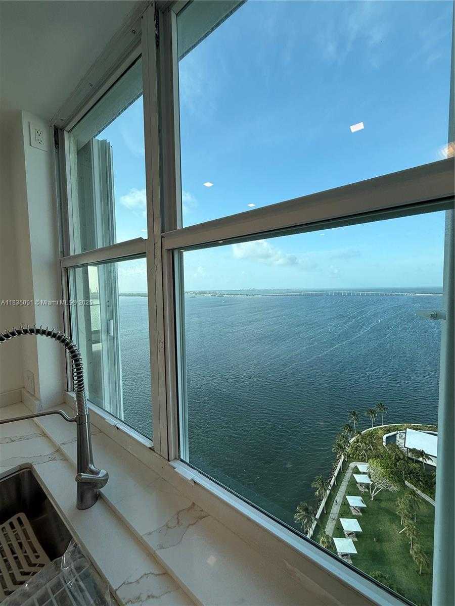 Small Image of 800 CLAUGHTON ISLAND DR #2405, Miami Number 8