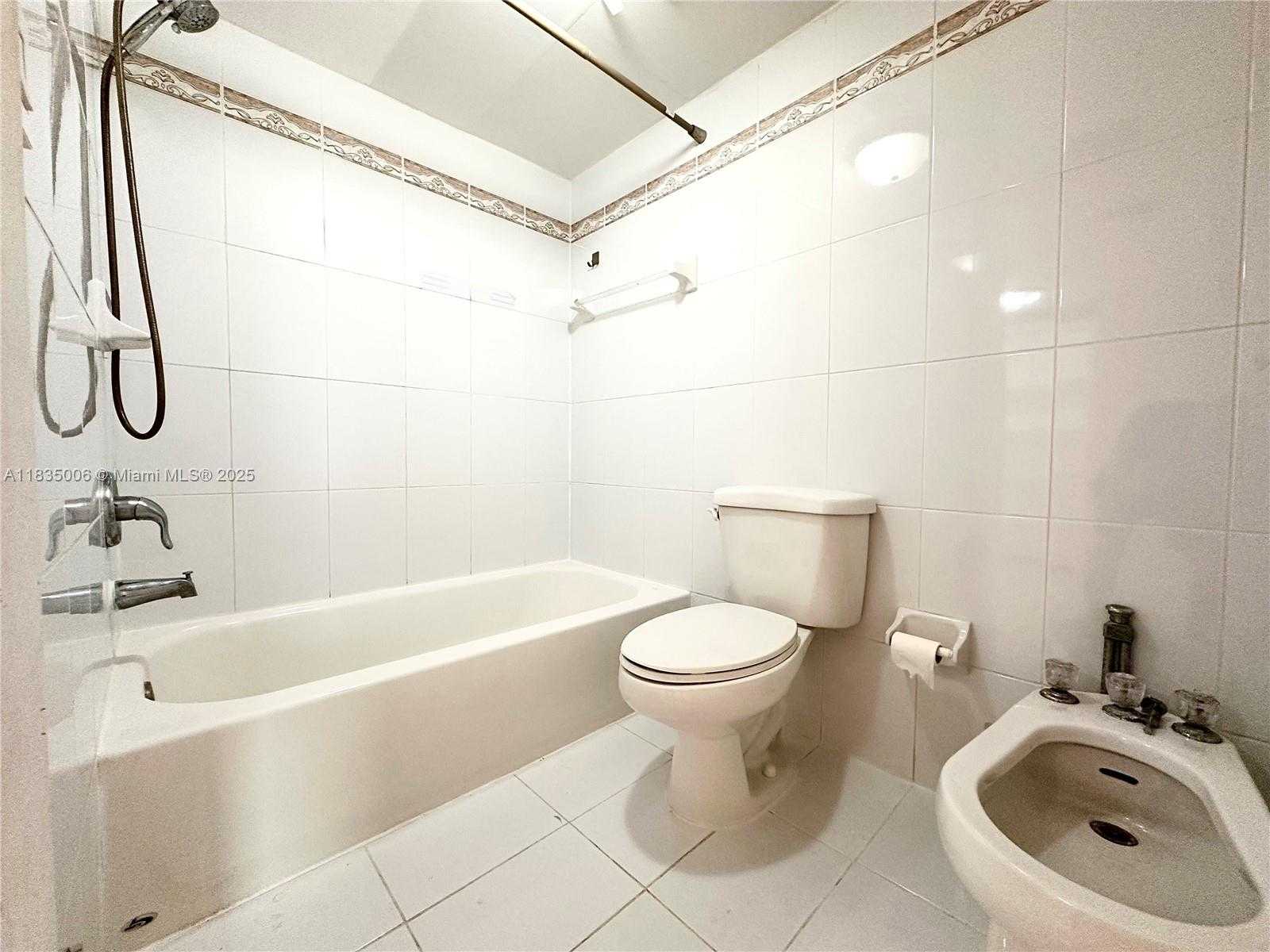 Small Image of 1621 COLLINS AVE #210, Miami Beach Number 10