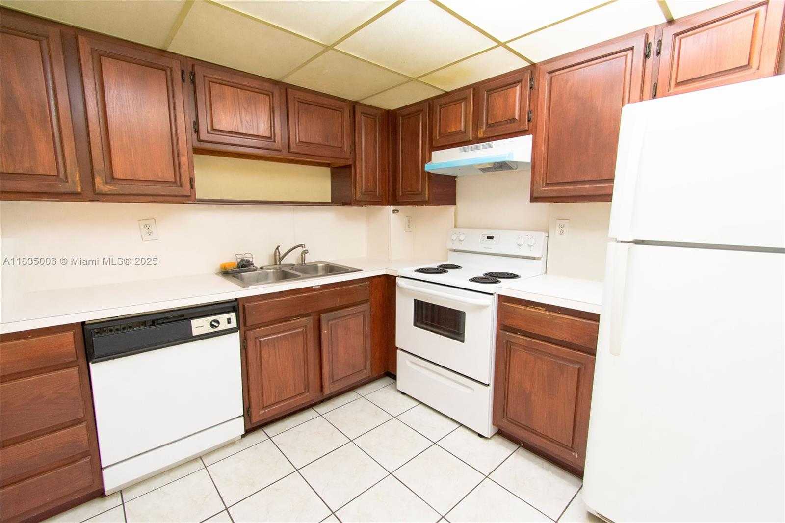 Small Image of 1621 COLLINS AVE #210, Miami Beach Number 4