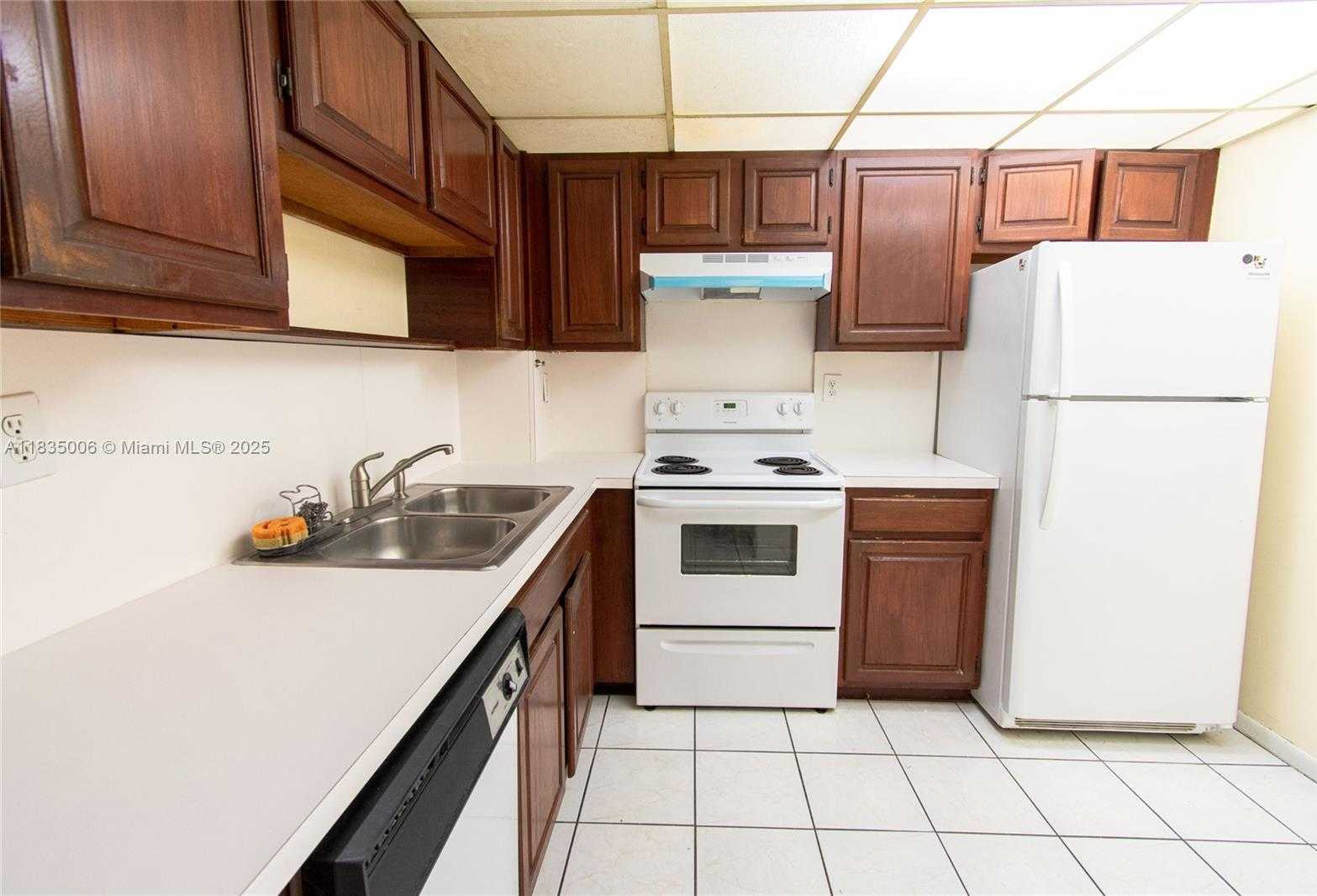 Small Image of 1621 COLLINS AVE #210, Miami Beach Number 5