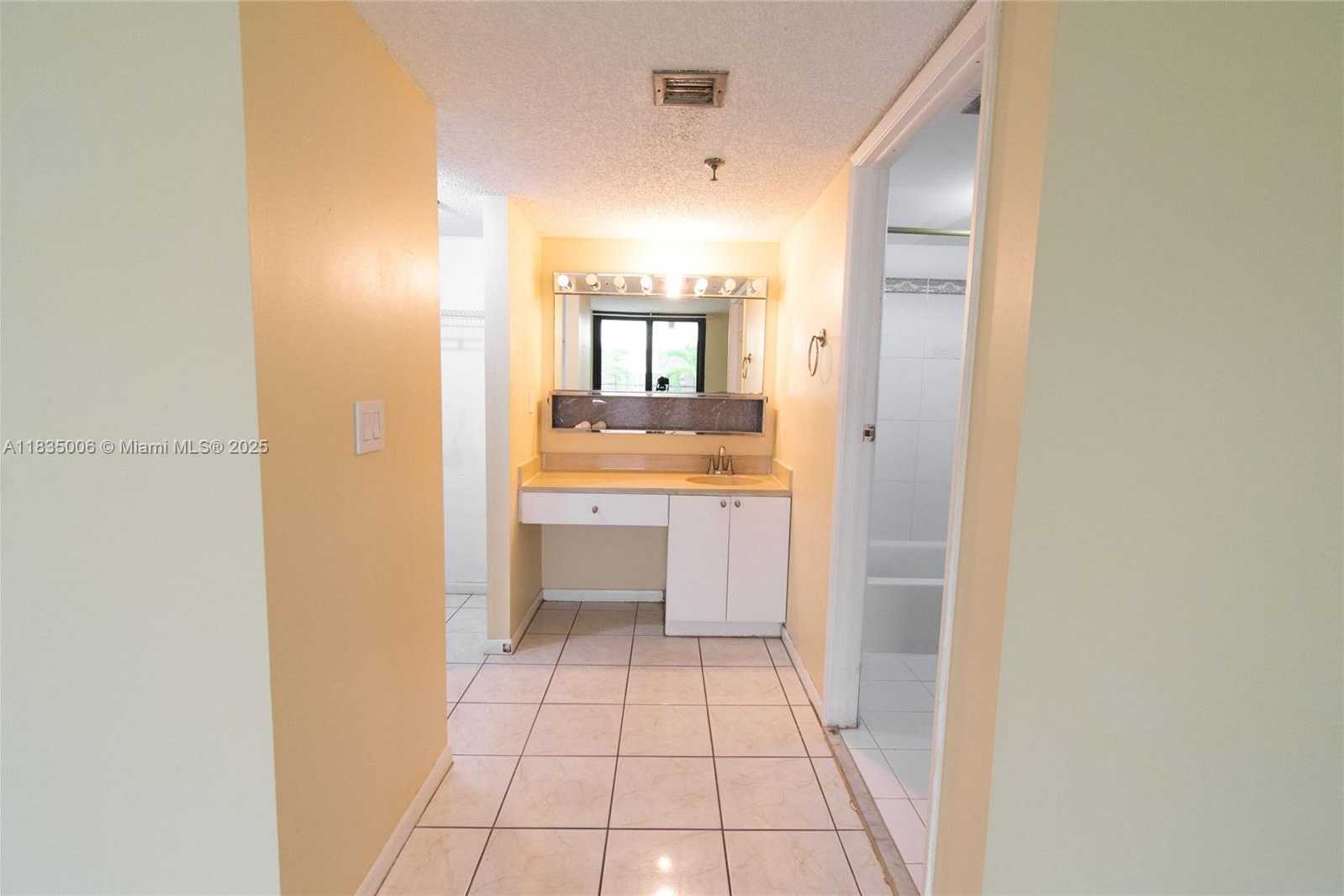 Small Image of 1621 COLLINS AVE #210, Miami Beach Number 9