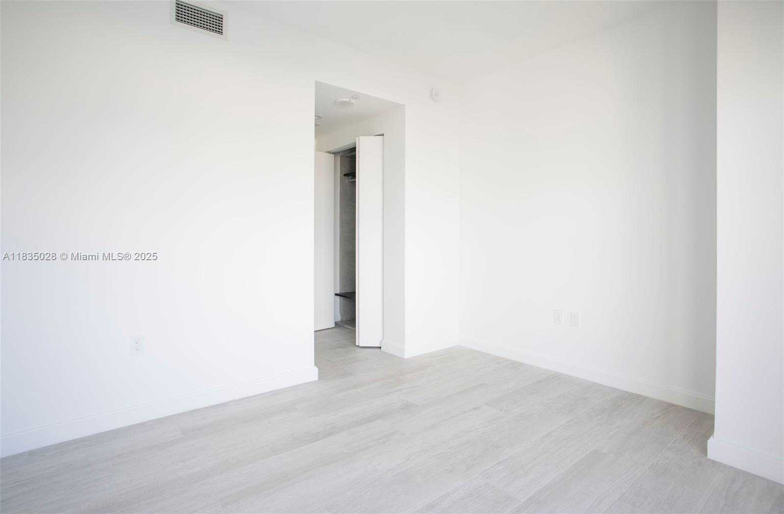 Small Image of 55 SOUTH WEST 9 #3008, Miami Number 15