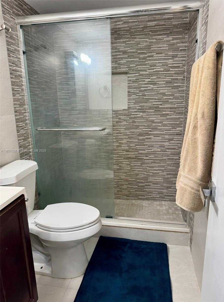 Small Image of 201 180TH DR #114, Sunny Isles Beach Number 13