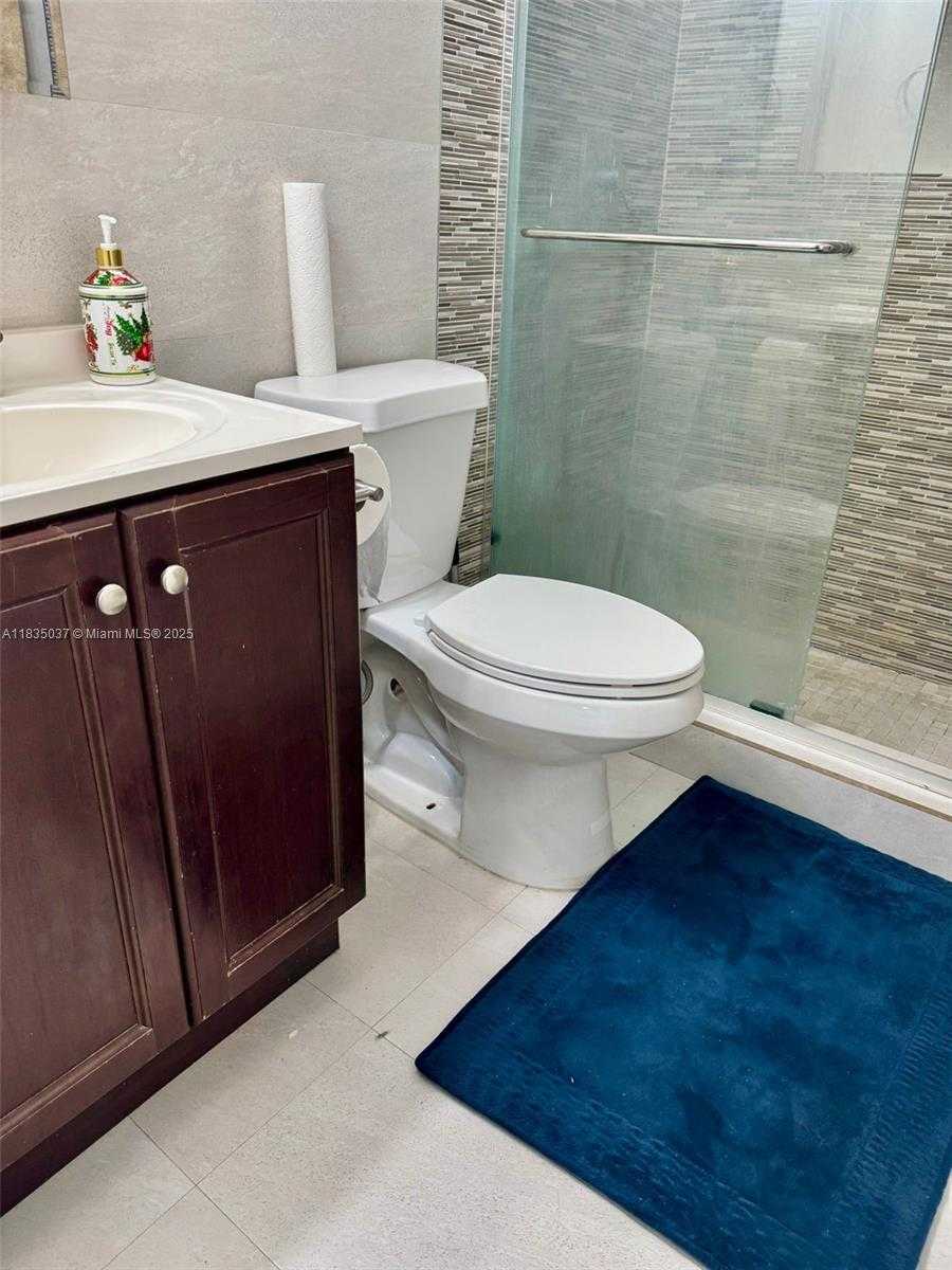Small Image of 201 180TH DR #114, Sunny Isles Beach Number 14