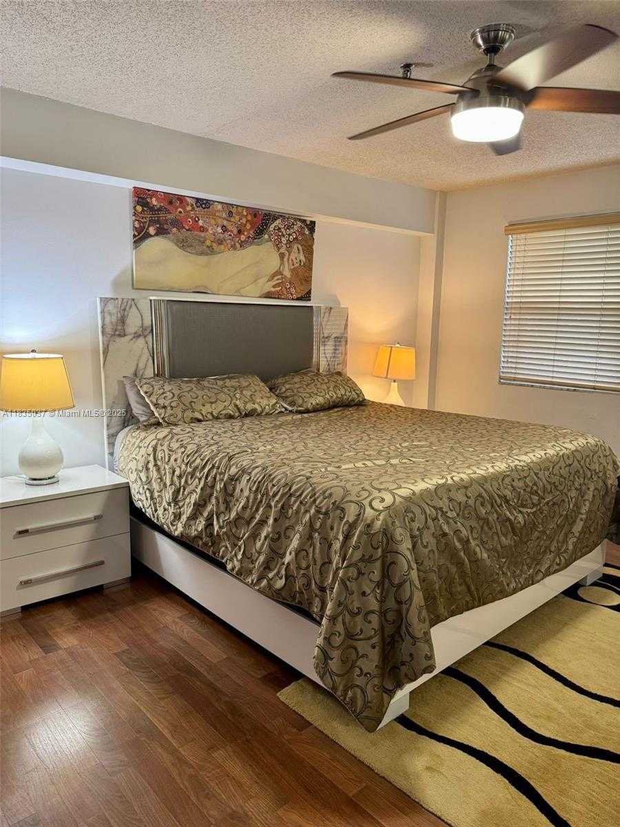 Small Image of 201 180TH DR #114, Sunny Isles Beach Number 18