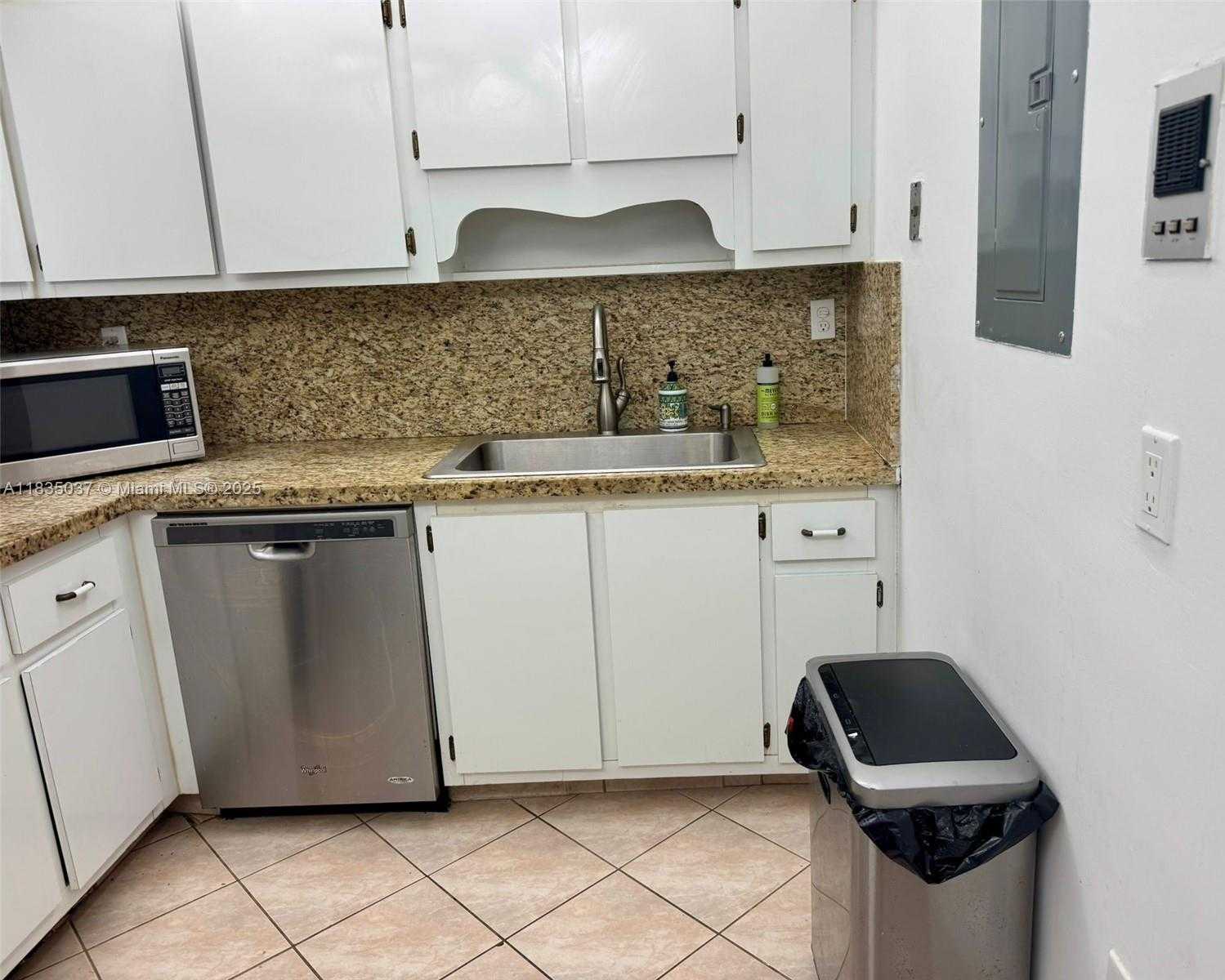 Small Image of 201 180TH DR #114, Sunny Isles Beach Number 6