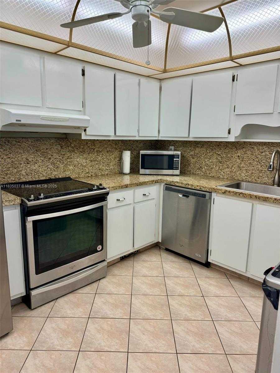 Small Image of 201 180TH DR #114, Sunny Isles Beach Number 7