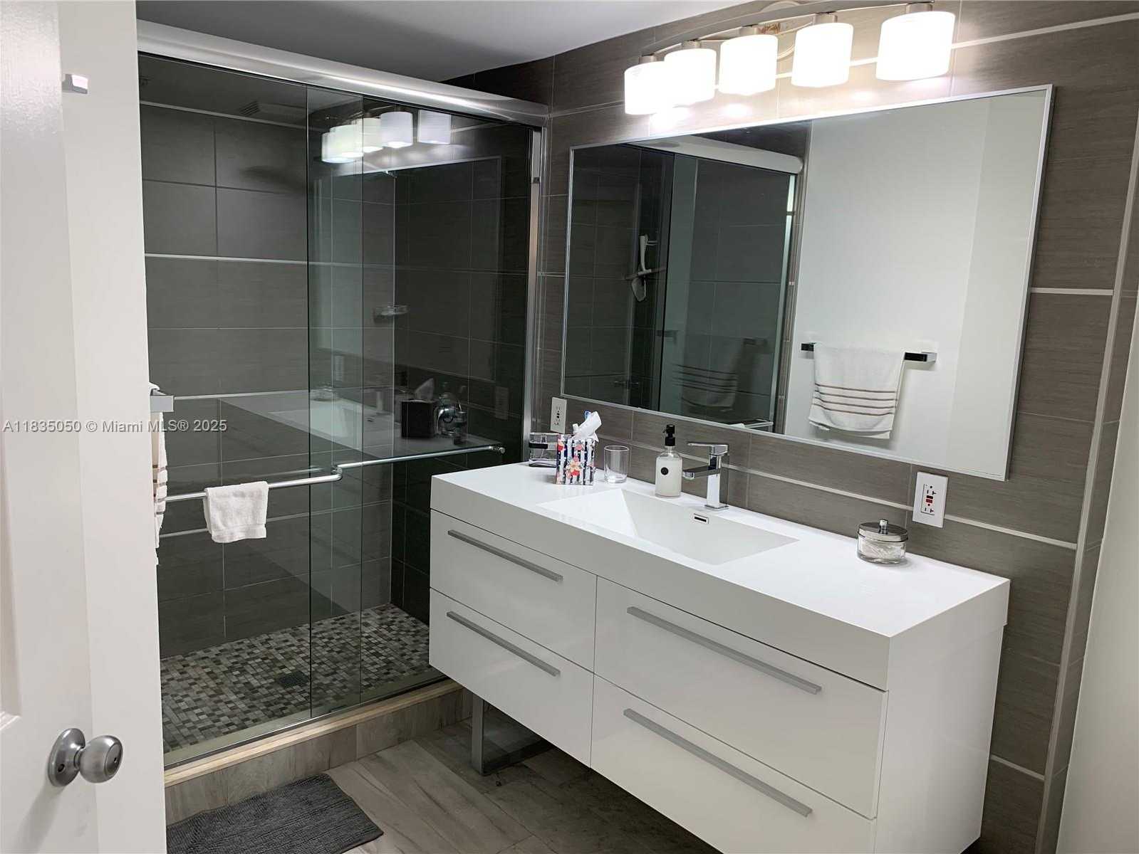 Small Image of 17150 NORTH BAY RD #2308, Sunny Isles Beach Number 13