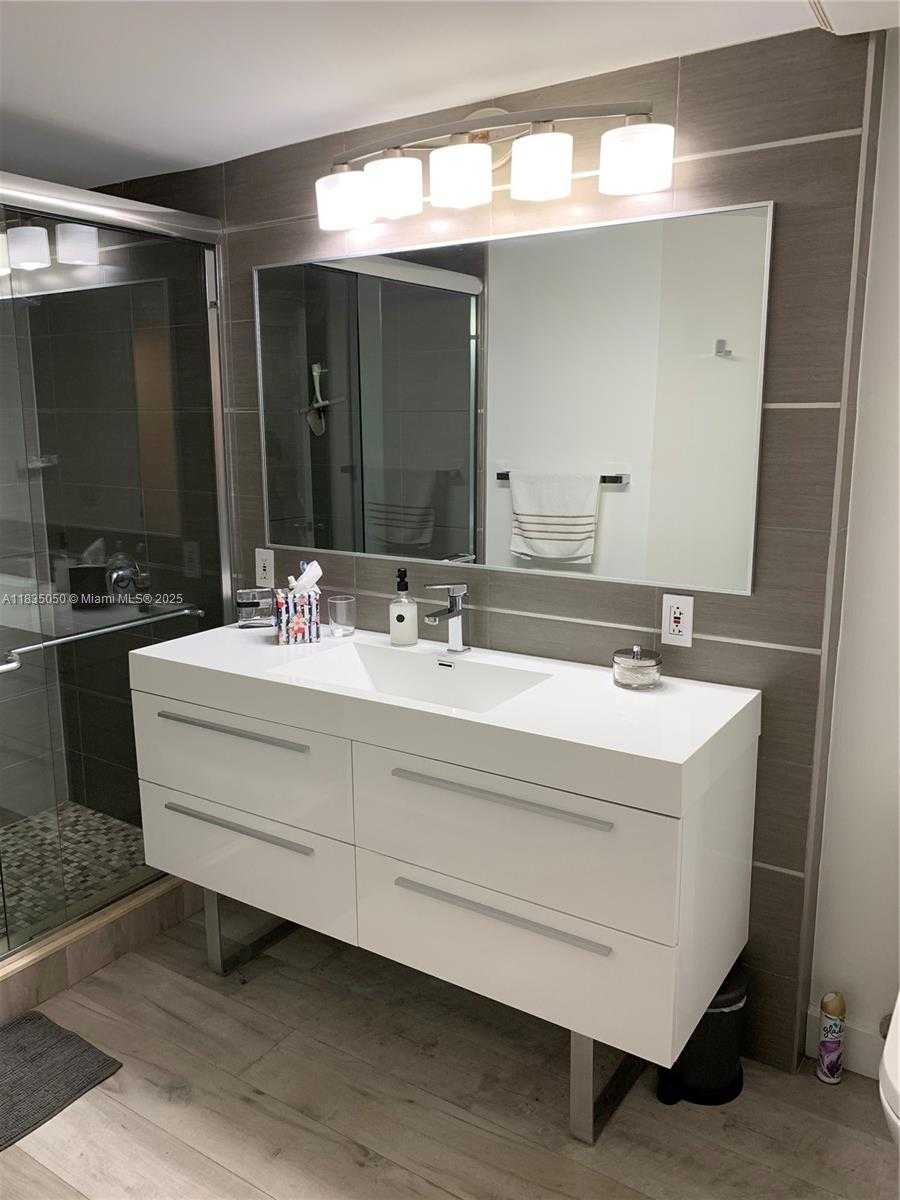 Small Image of 17150 NORTH BAY RD #2308, Sunny Isles Beach Number 14
