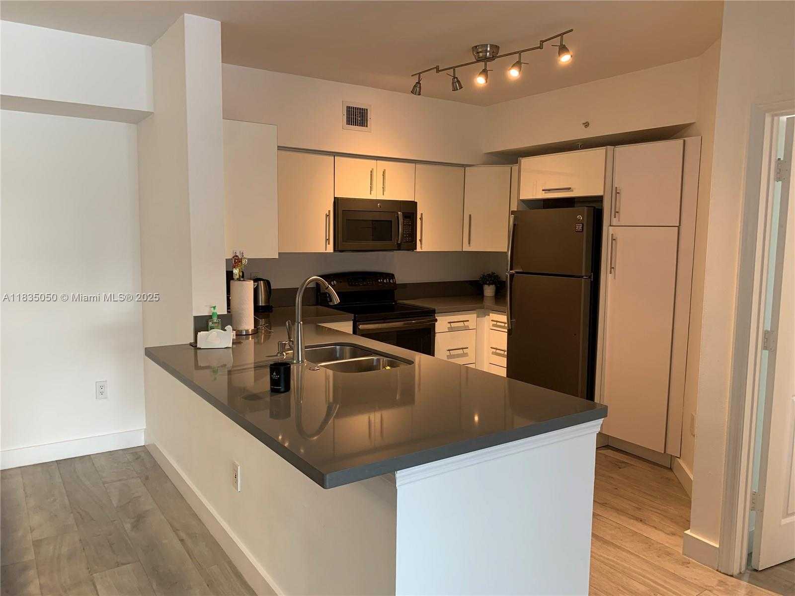 Small Image of 17150 NORTH BAY RD #2308, Sunny Isles Beach Number 6