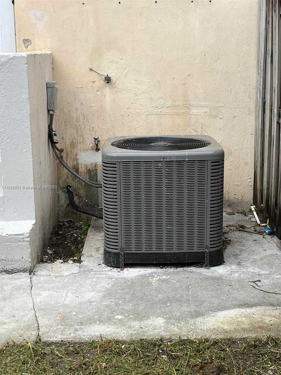 Small Image of 441 NORTH WEST 83RD ST #441, Miami Number 41