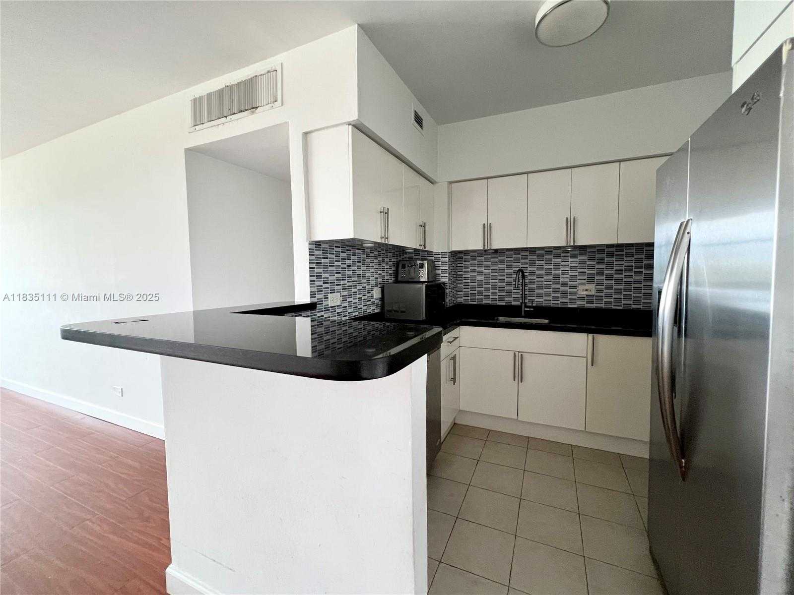 Small Image of 7441 WAYNE AVE #6Q, Miami Beach Number 2