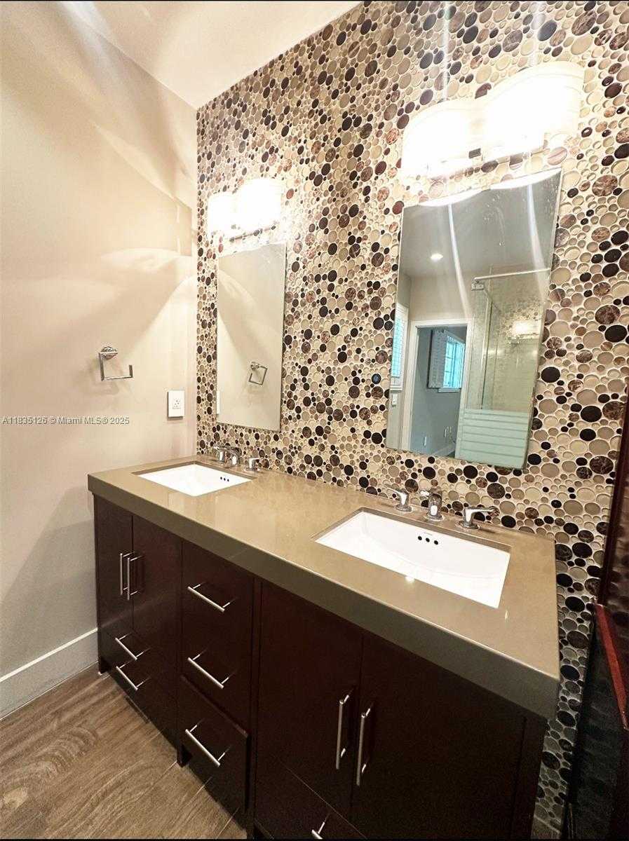 Small Image of 800 VALENCIA AVE #‘, Coral Gables Number 10