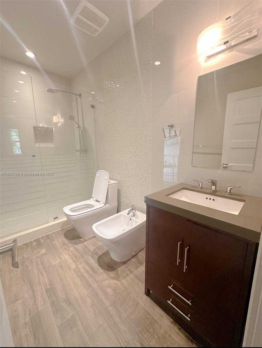 Small Image of 800 VALENCIA AVE #‘, Coral Gables Number 11