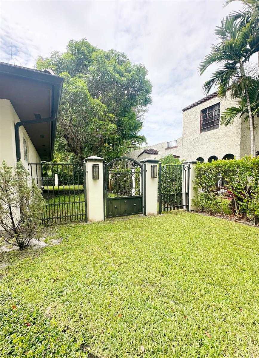 Small Image of 800 VALENCIA AVE #‘, Coral Gables Number 16
