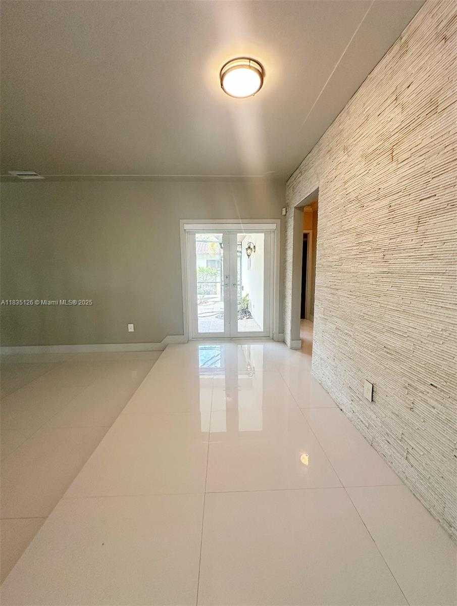 Small Image of 800 VALENCIA AVE #‘, Coral Gables Number 2