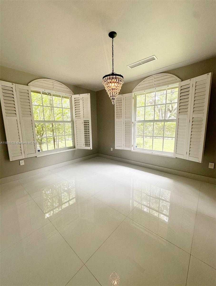 Small Image of 800 VALENCIA AVE #‘, Coral Gables Number 3