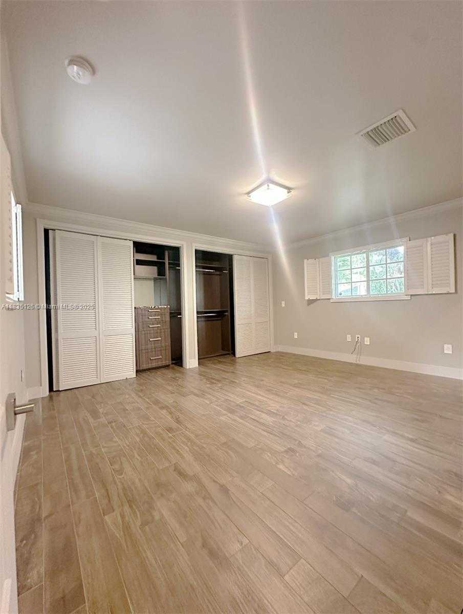 Small Image of 800 VALENCIA AVE #‘, Coral Gables Number 9