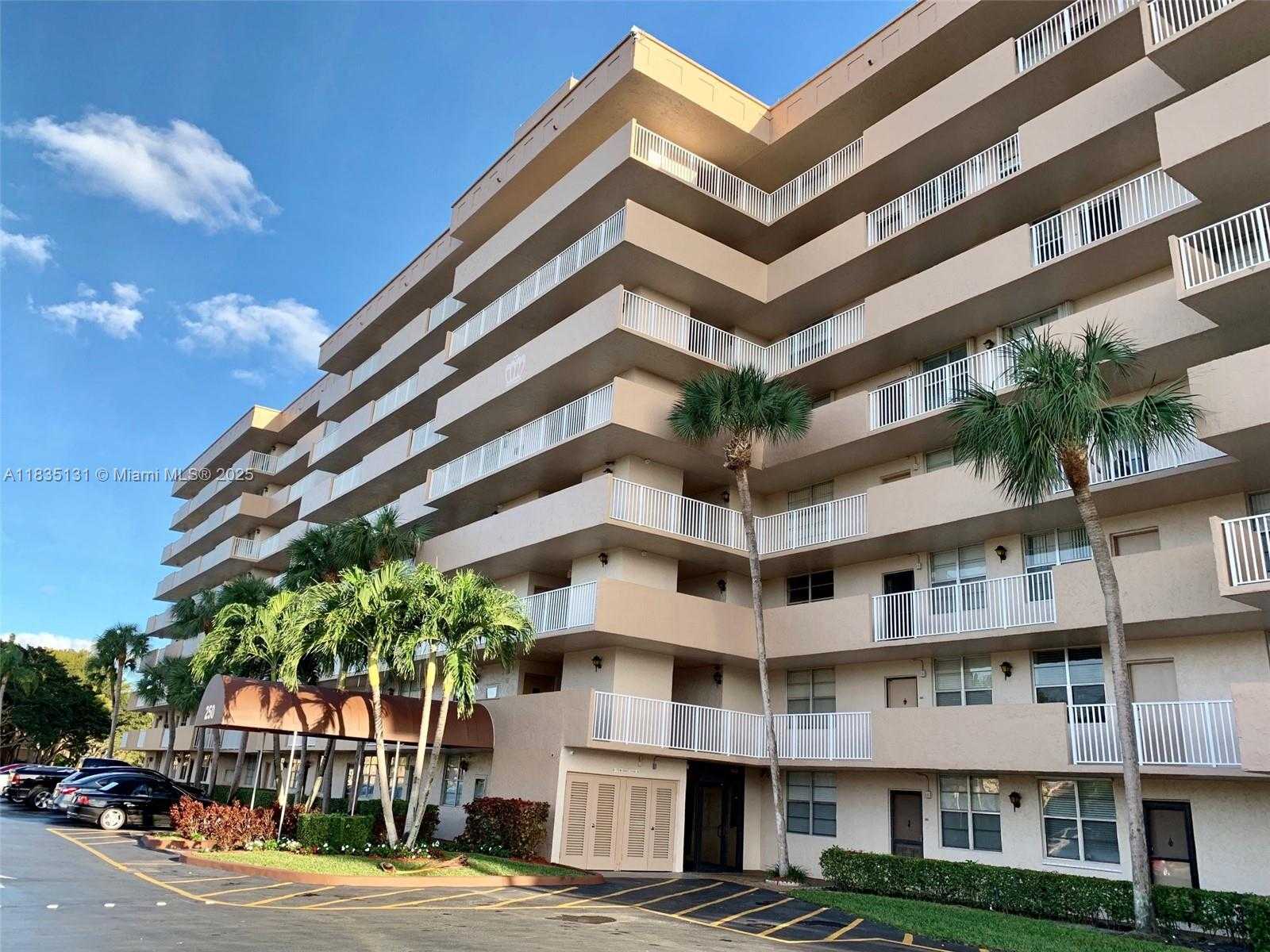 Small Image of 250 JACARANDA DR #507, Plantation Number 2