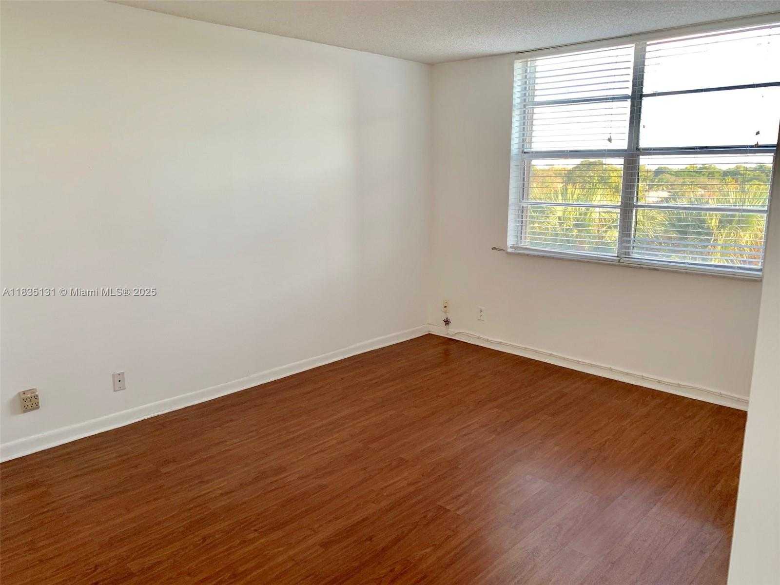 Small Image of 250 JACARANDA DR #507, Plantation Number 20