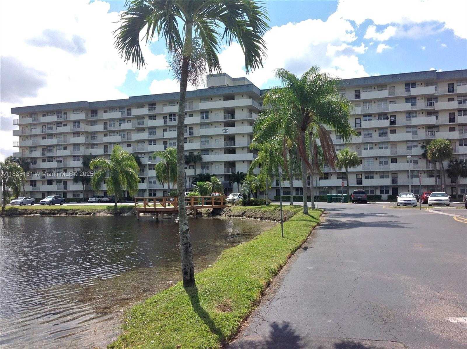 Small Image of 250 JACARANDA DR #507, Plantation Number 27
