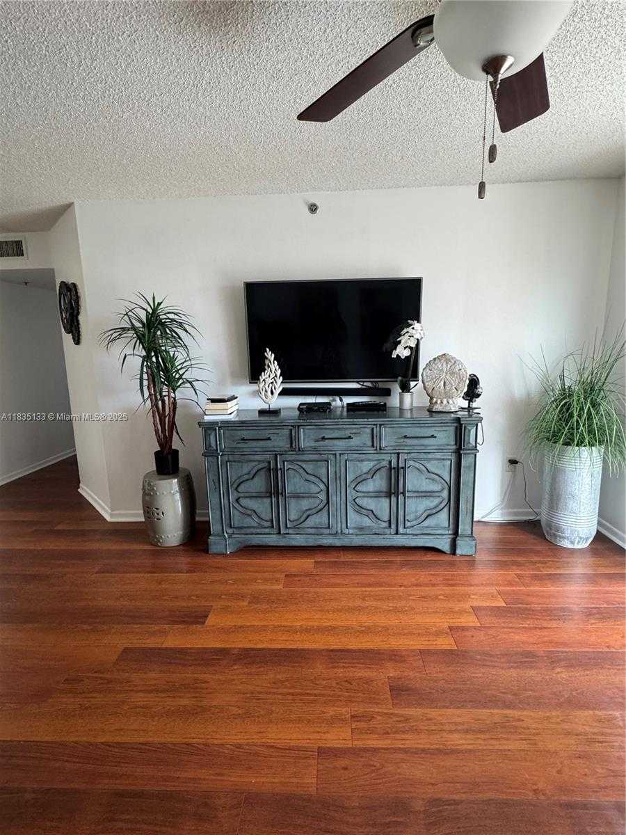 Small Image of 19501 EAST COUNTRY CLUB DR #9602, Aventura Number 9