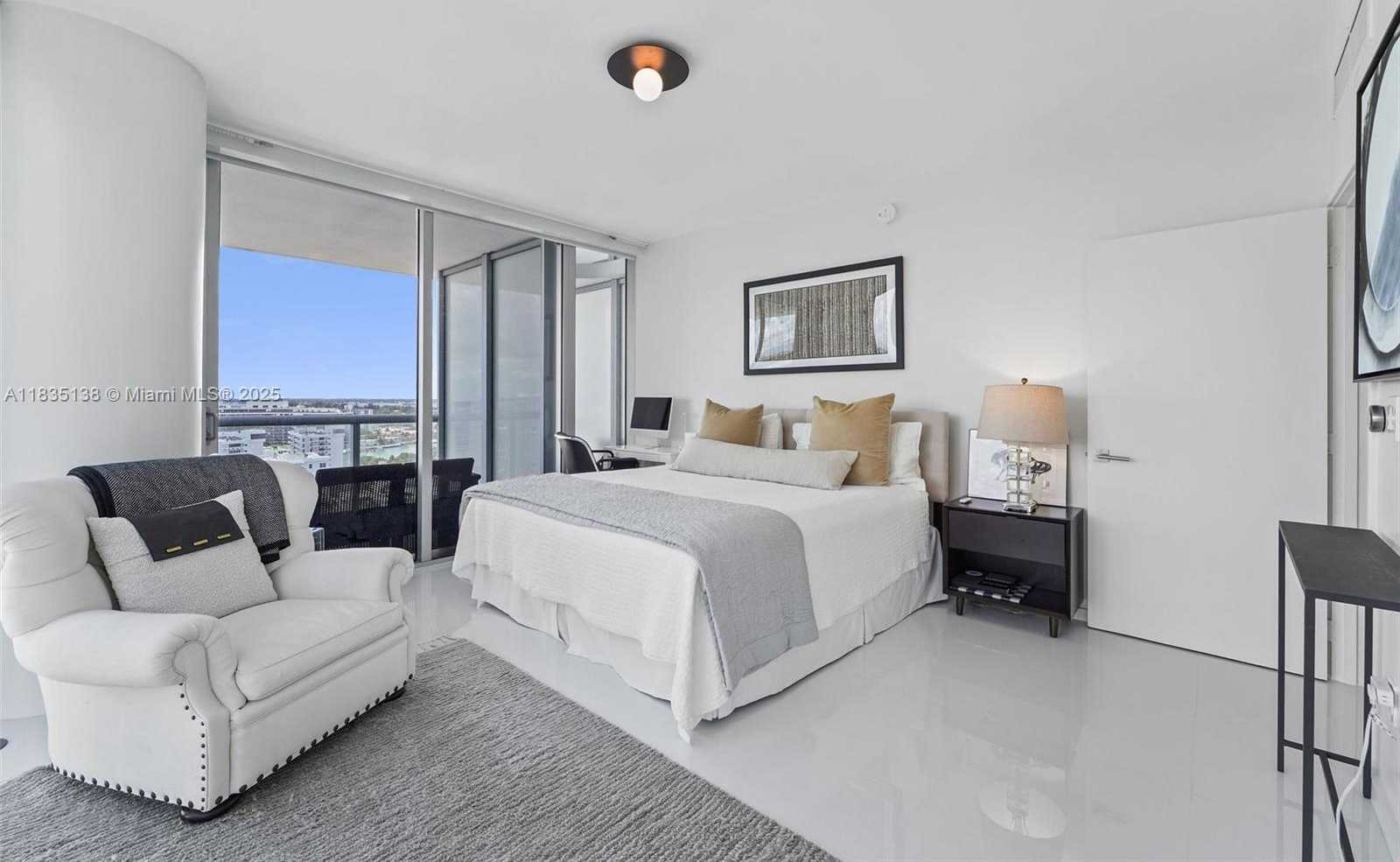 Small Image of 6799 COLLINS AVE #1505, Miami Beach Number 25