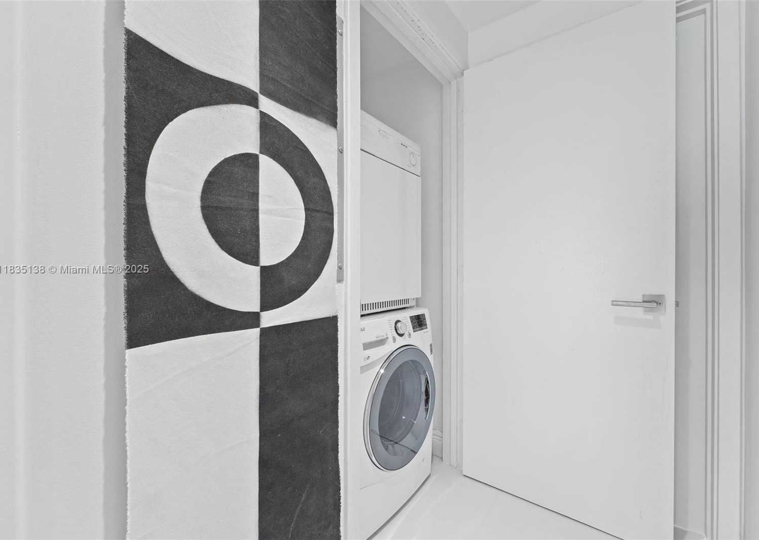 Small Image of 6799 COLLINS AVE #1505, Miami Beach Number 30