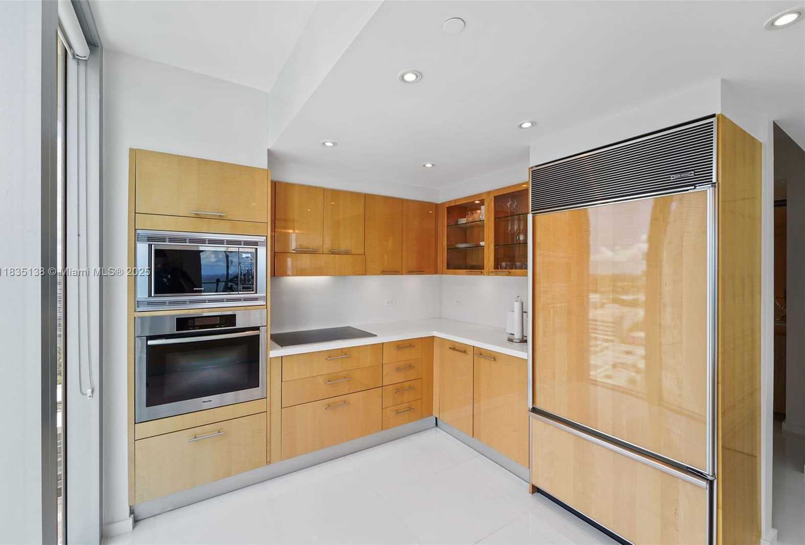 Small Image of 6799 COLLINS AVE #1505, Miami Beach Number 4
