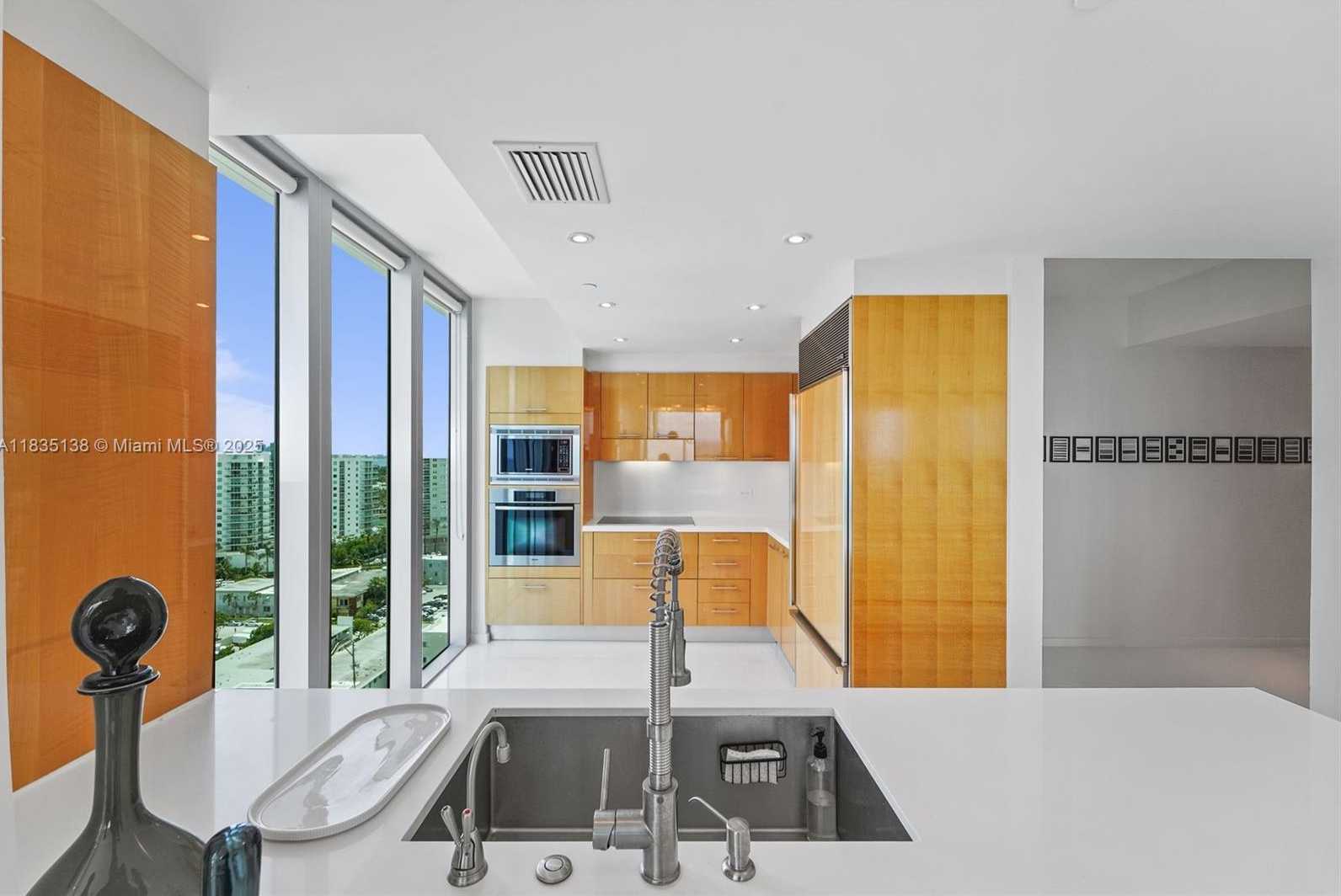 Small Image of 6799 COLLINS AVE #1505, Miami Beach Number 6