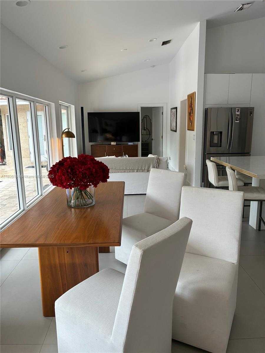 Small Image of Key Biscayne Number 10