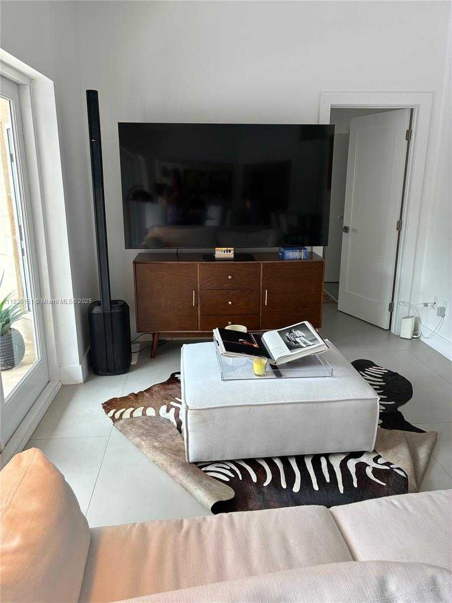 Small Image of Key Biscayne Number 11