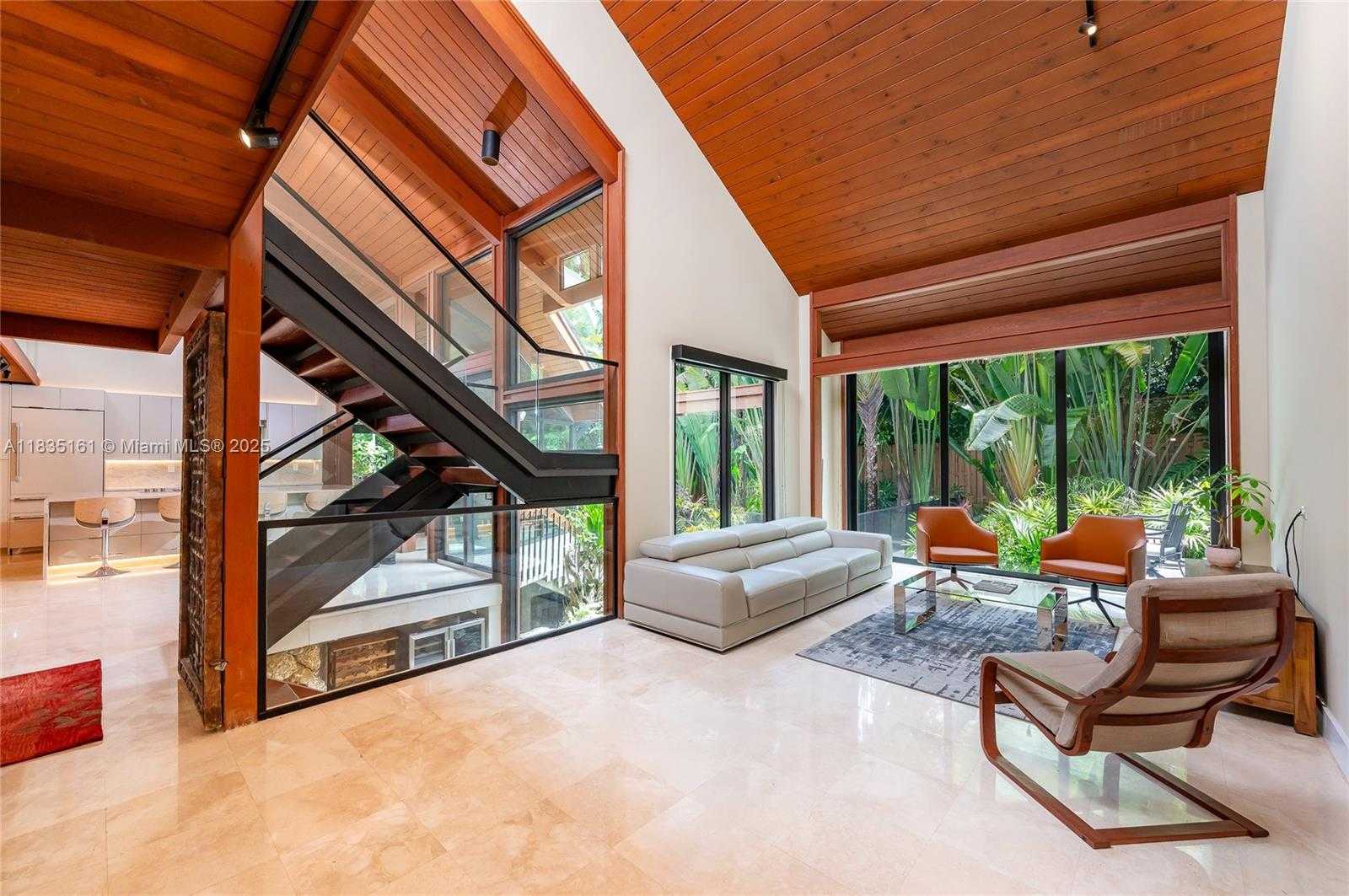 Small Image of 3400 POINCIANA AVE, Miami Number 10