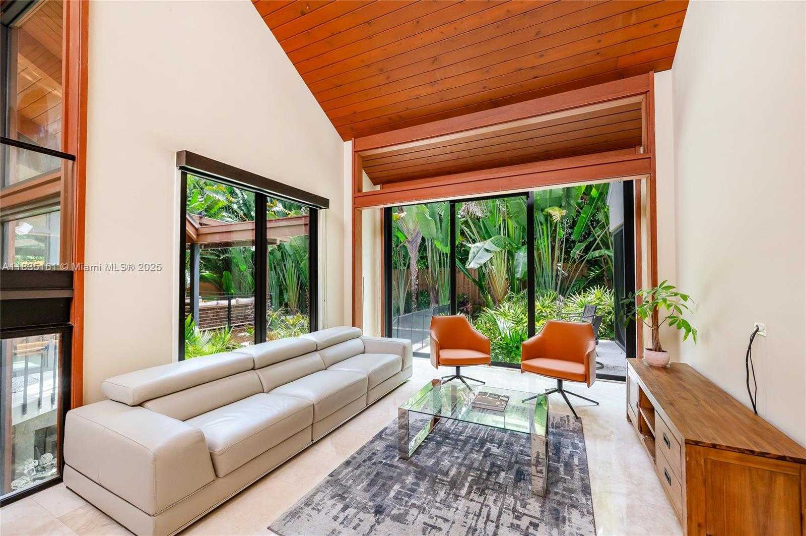 Small Image of 3400 POINCIANA AVE, Miami Number 11