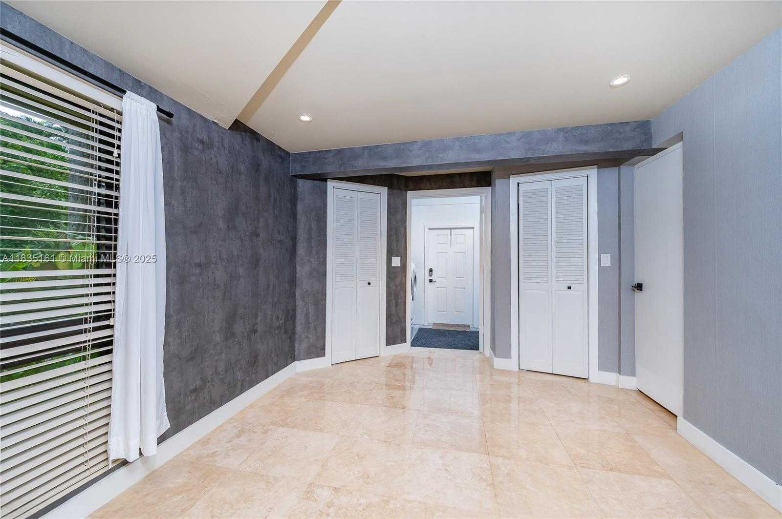 Small Image of 3400 POINCIANA AVE, Miami Number 13
