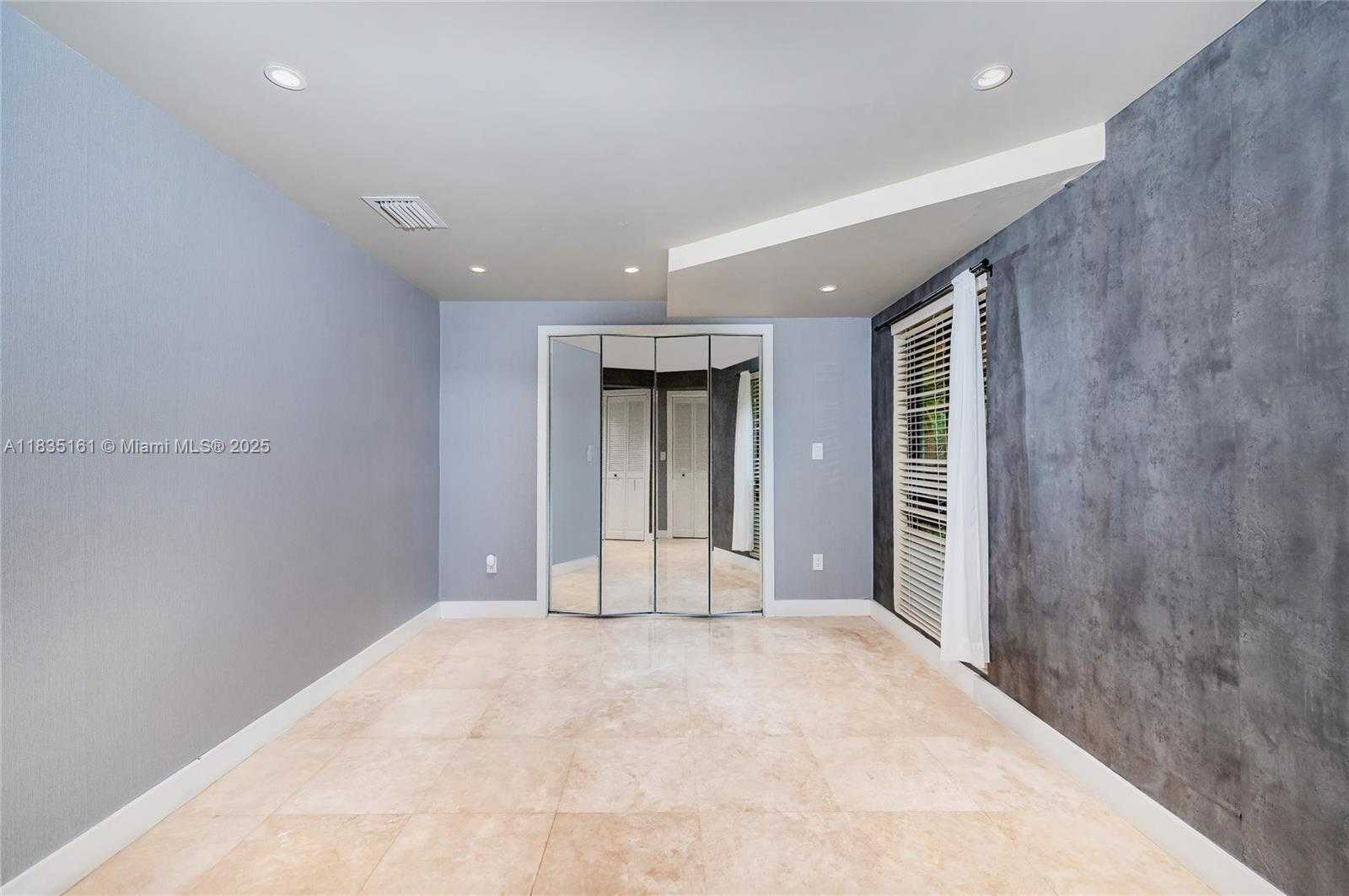 Small Image of 3400 POINCIANA AVE, Miami Number 15