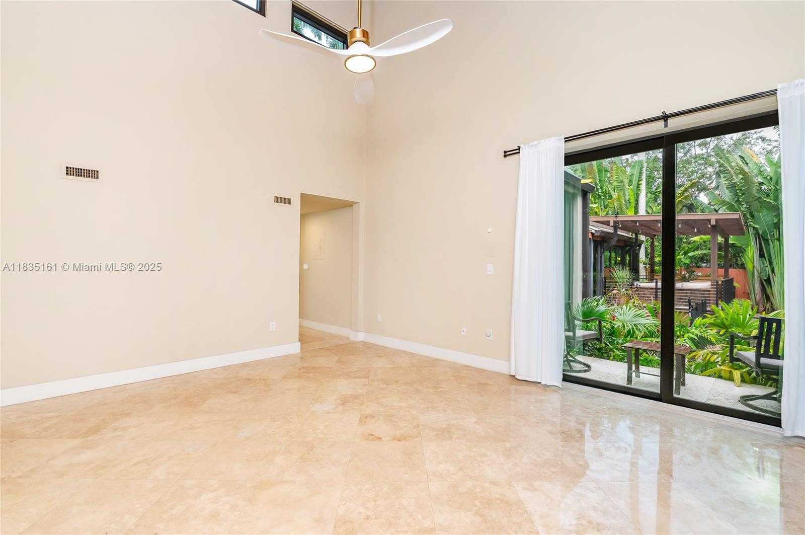 Small Image of 3400 POINCIANA AVE, Miami Number 18