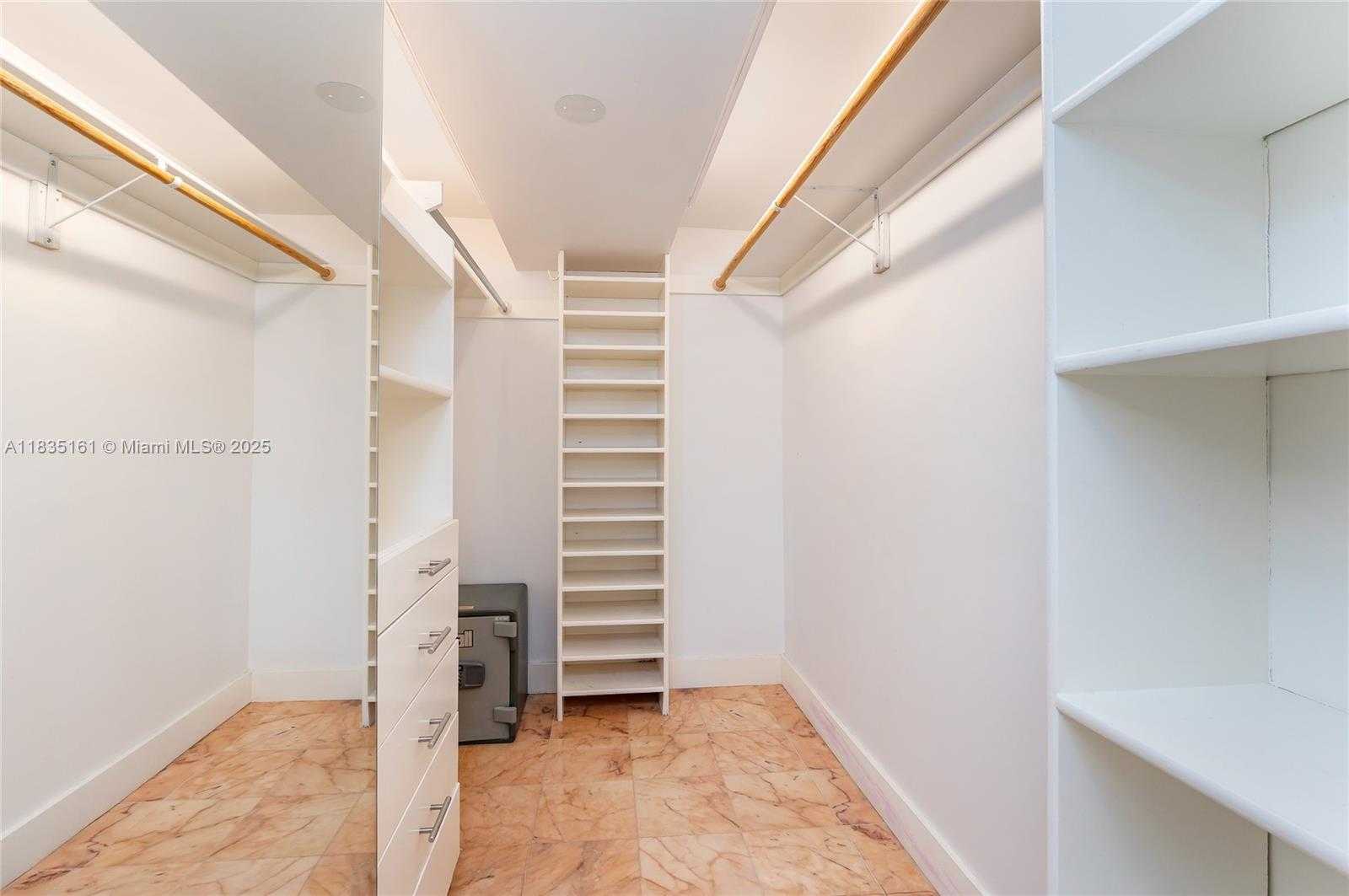 Small Image of 3400 POINCIANA AVE, Miami Number 20