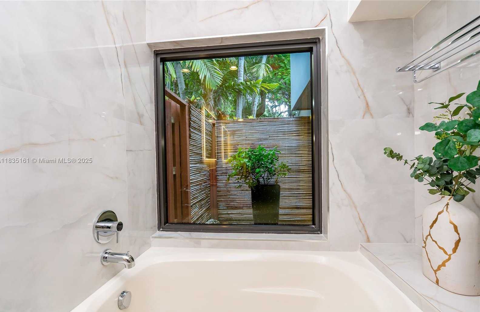 Small Image of 3400 POINCIANA AVE, Miami Number 22