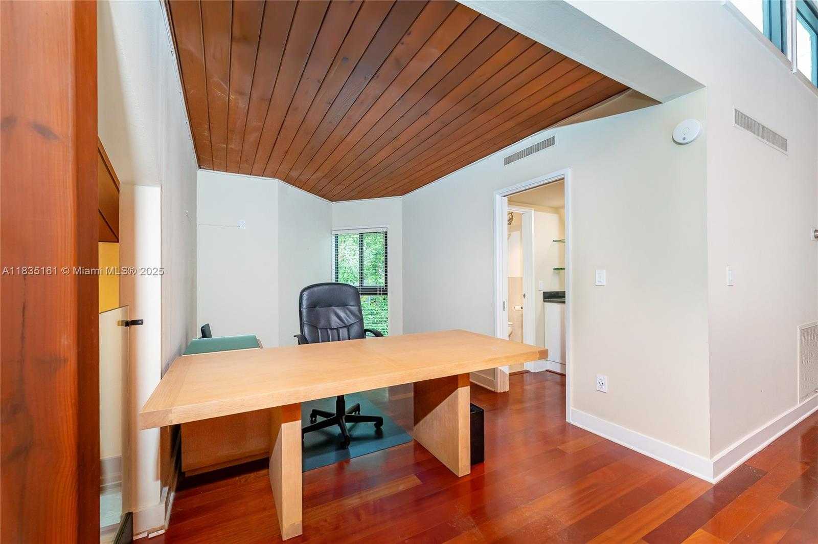 Small Image of 3400 POINCIANA AVE, Miami Number 24