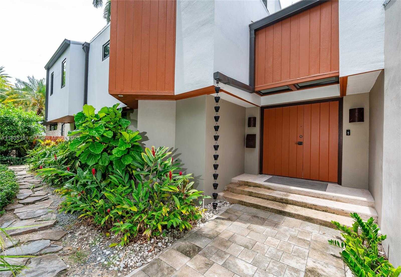 Small Image of 3400 POINCIANA AVE, Miami Number 3