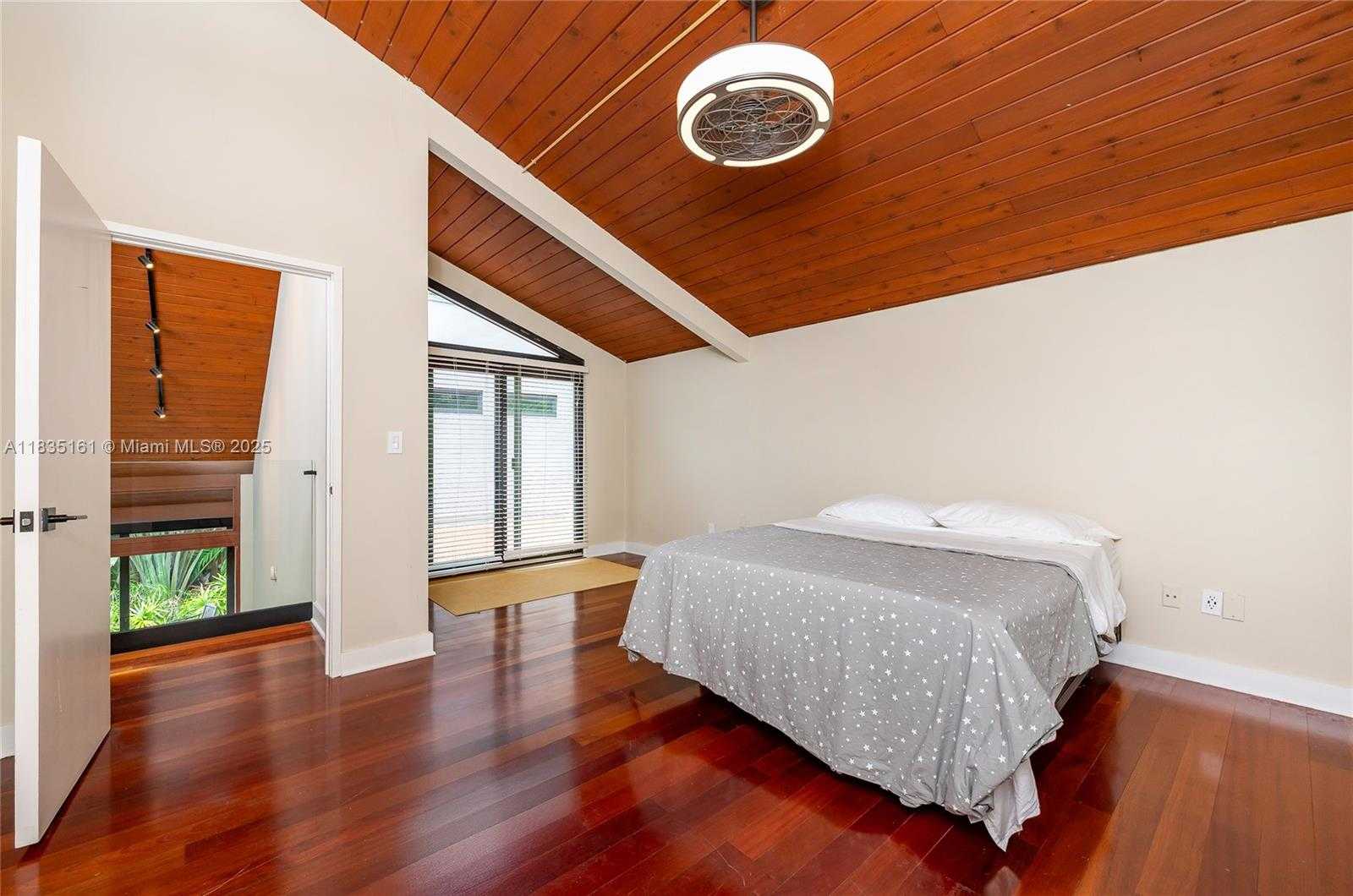 Small Image of 3400 POINCIANA AVE, Miami Number 32