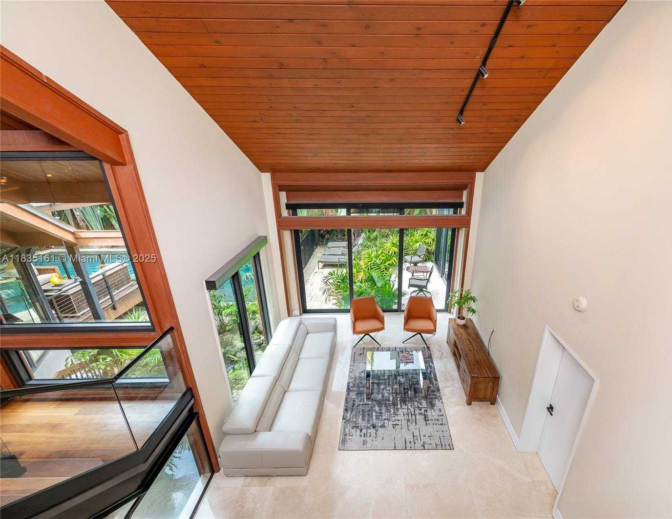 Small Image of 3400 POINCIANA AVE, Miami Number 37