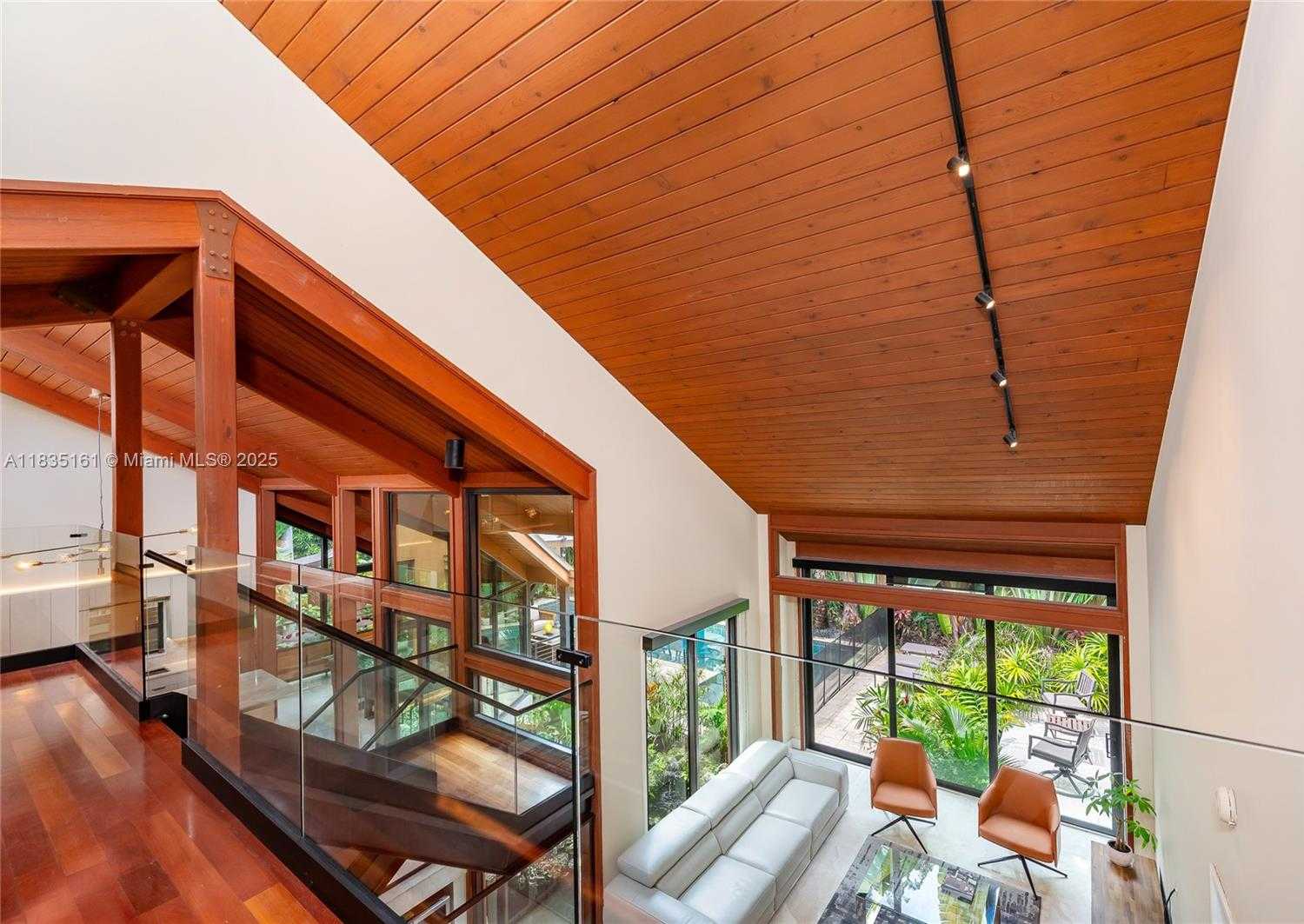 Small Image of 3400 POINCIANA AVE, Miami Number 38