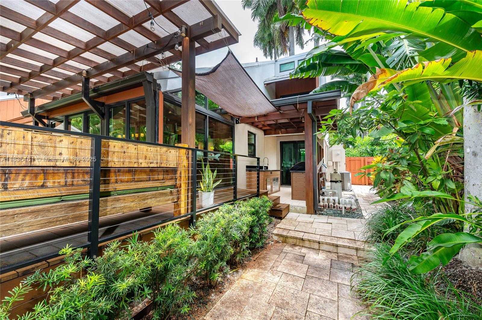 Small Image of 3400 POINCIANA AVE, Miami Number 51