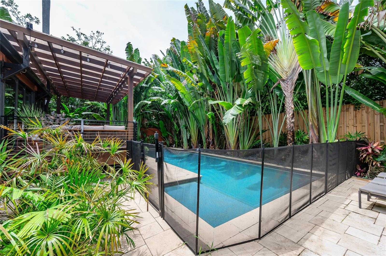 Small Image of 3400 POINCIANA AVE, Miami Number 56